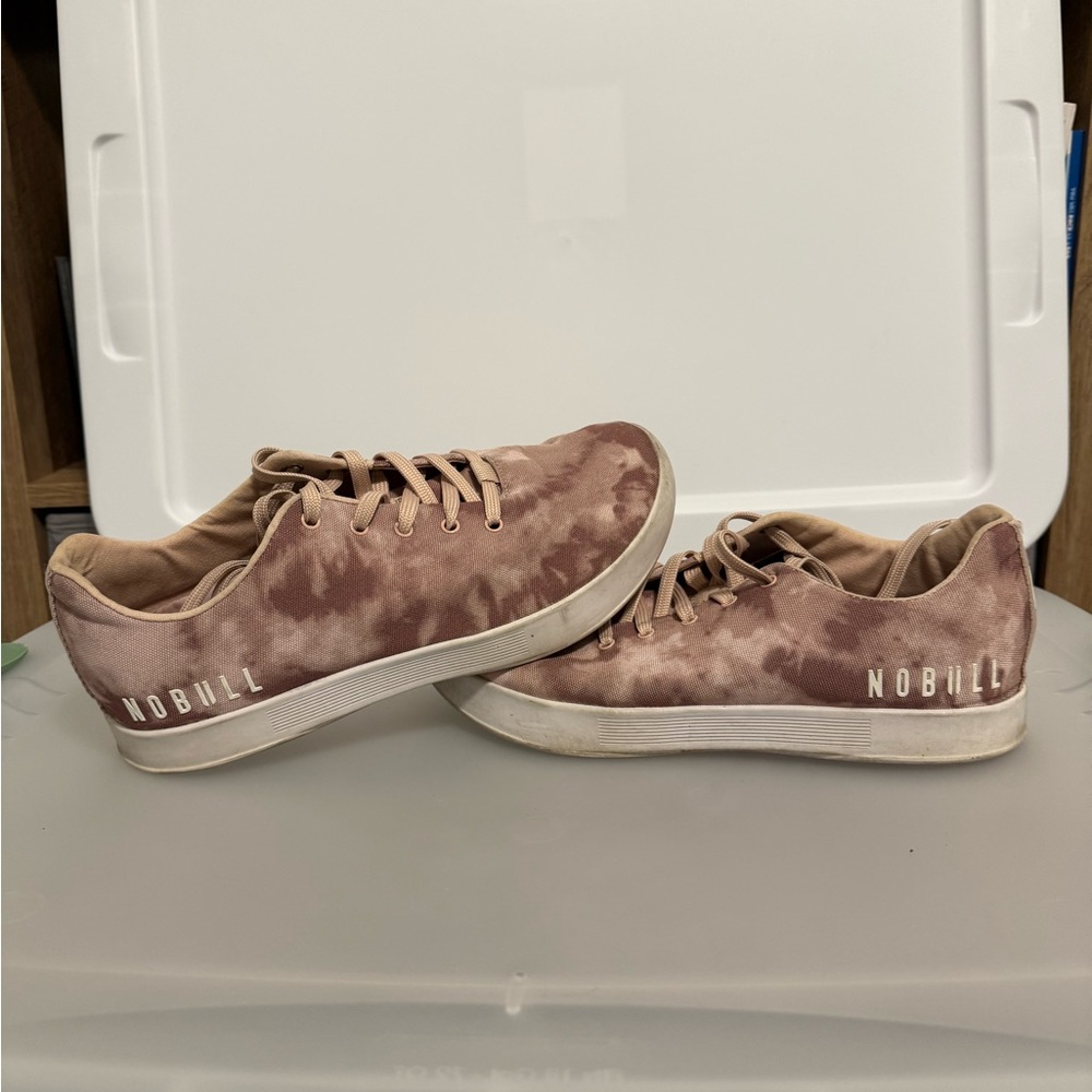 NOBULL women’s pink Camouflage Sneakers